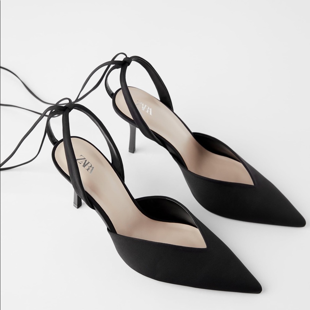 Strappy heeled shoes